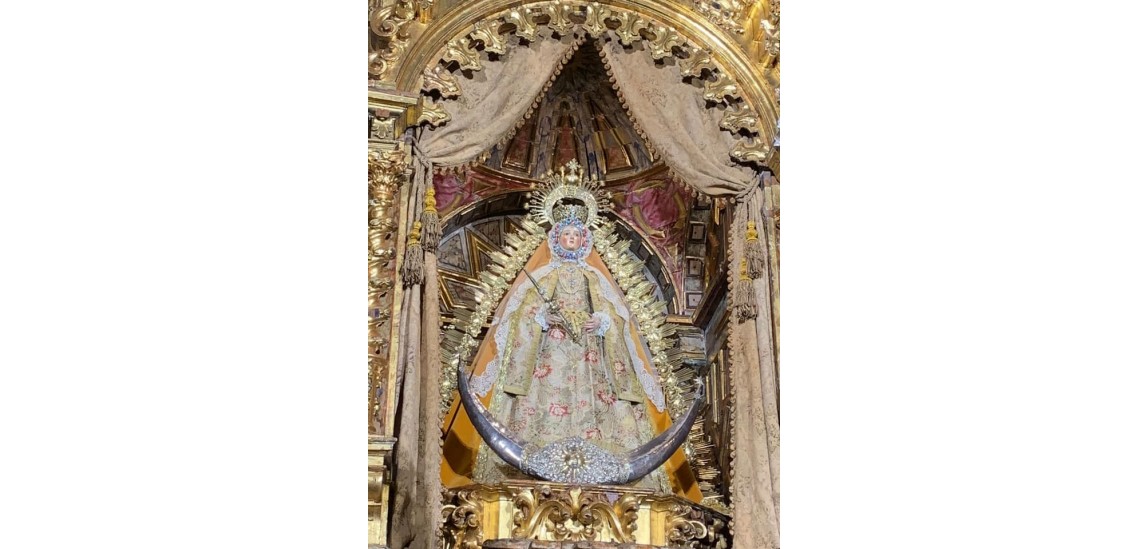 Manto Ocre de Ntra. Sra. de Guadalupe (Jerez de la Fra.)